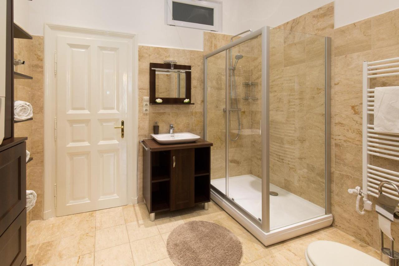 Elegant Apartment With Buda Castle View Budapest Extérieur photo